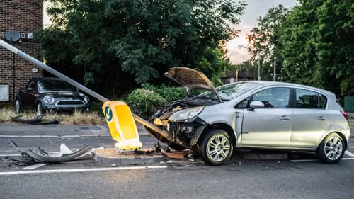 What to Do in the First Hour After a Wreck, Before You Call an Auto Body Shop